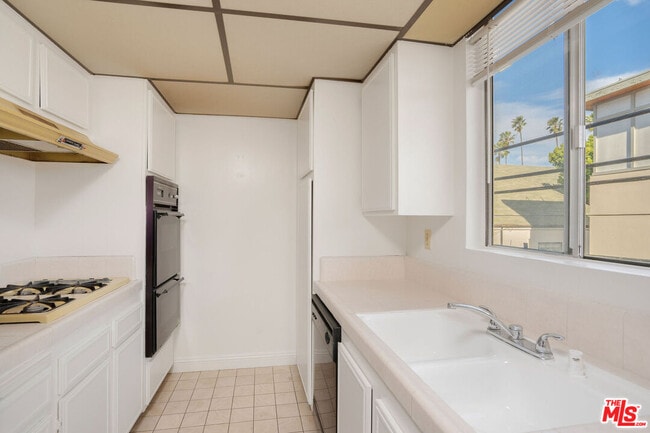 Building Photo - 953 4th St