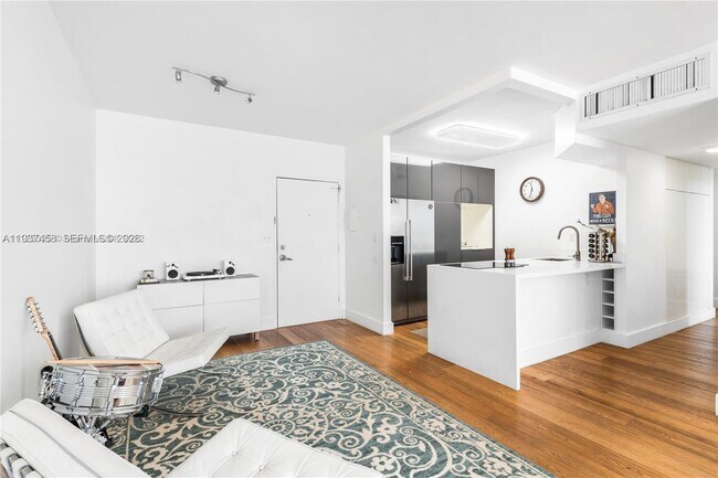 Building Photo - 7441 Wayne Ave