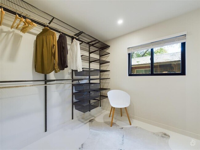 Building Photo - 6007 Leisure Run Rd