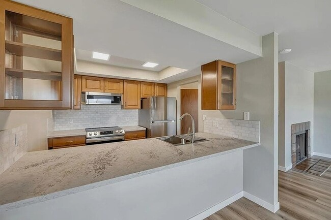 Building Photo - Remodeled 1BR Condo with Pool & Water Views Near Foster City