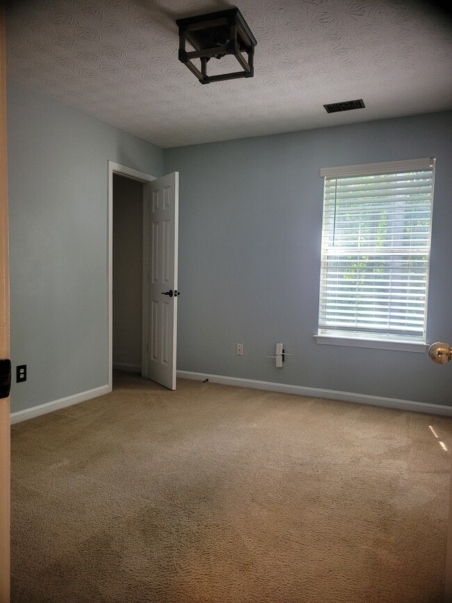Building Photo - 4423 Cross Ln
