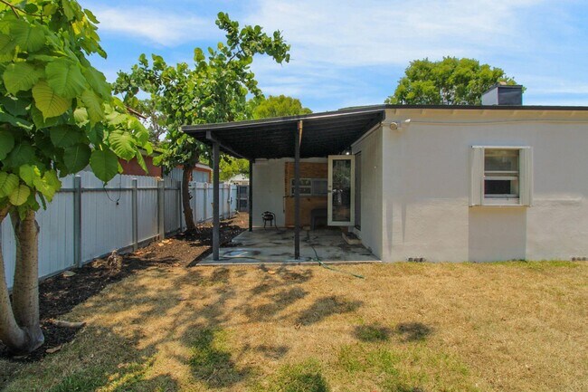 Building Photo - 736 NW 41st St