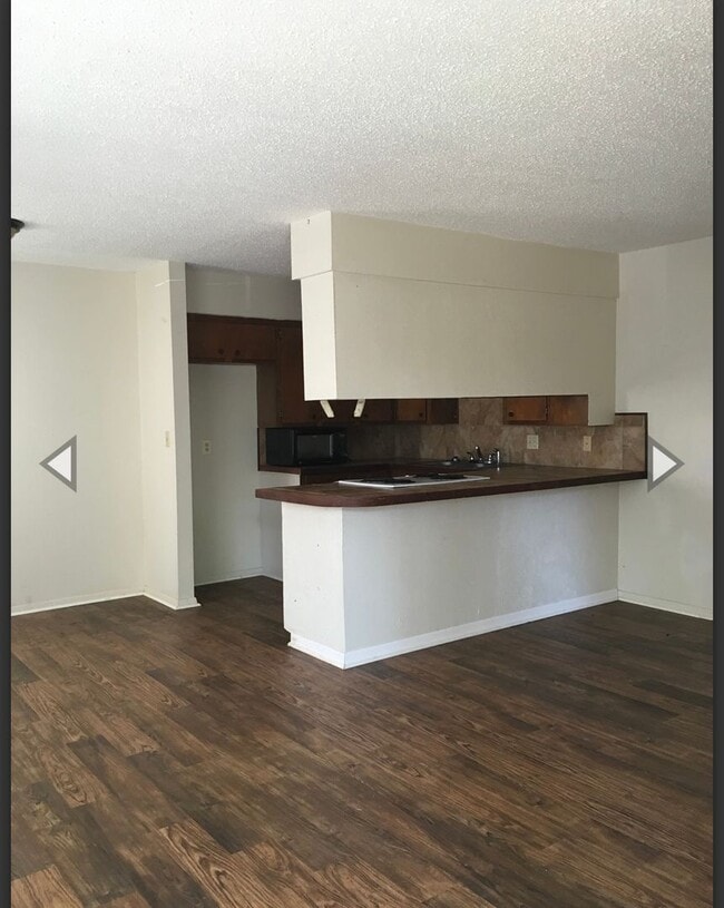 Building Photo - 604 N Redbud St