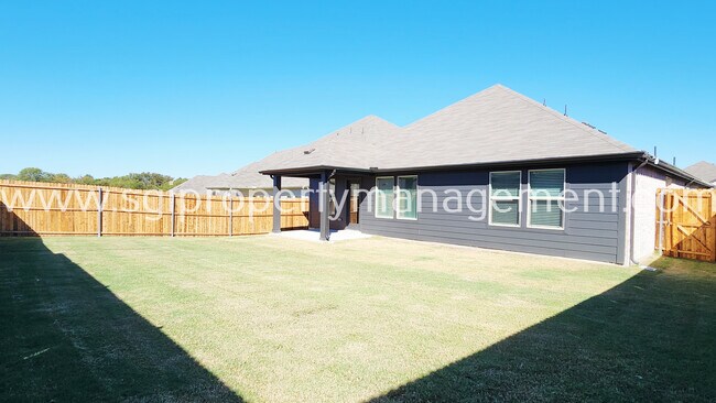 Building Photo - 417 Stagg St