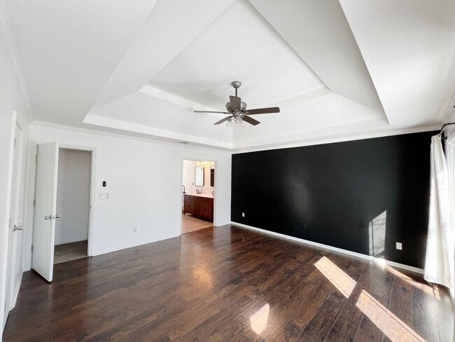 Building Photo - Stunning 4-Bedroom Home in Overland Park!