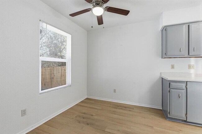 Building Photo - 7717 Elderberry Dr