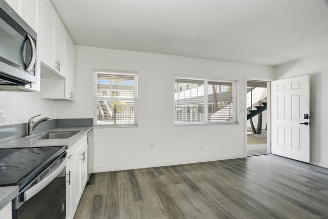 Building Photo - 2275 Grand Ave