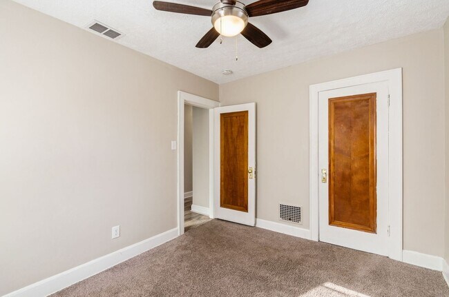 Building Photo - Driving Park Three Bedroom Two-Story