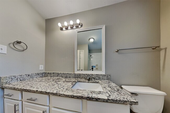 Building Photo - 10 Prairie Oak Dr