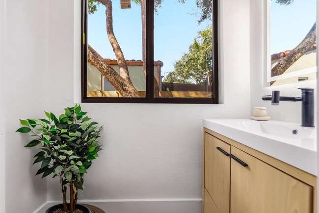 Building Photo - 751 NE 80th St