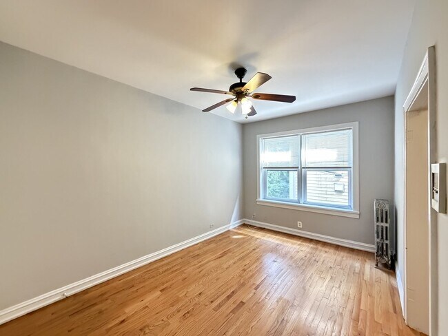 Building Photo - 2827 N Burling St