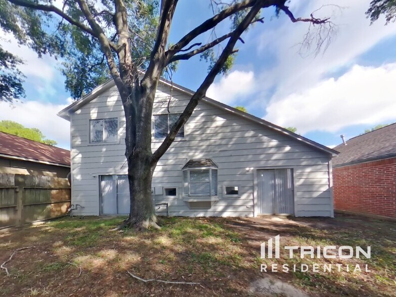 Building Photo - 7114 River Garden Dr