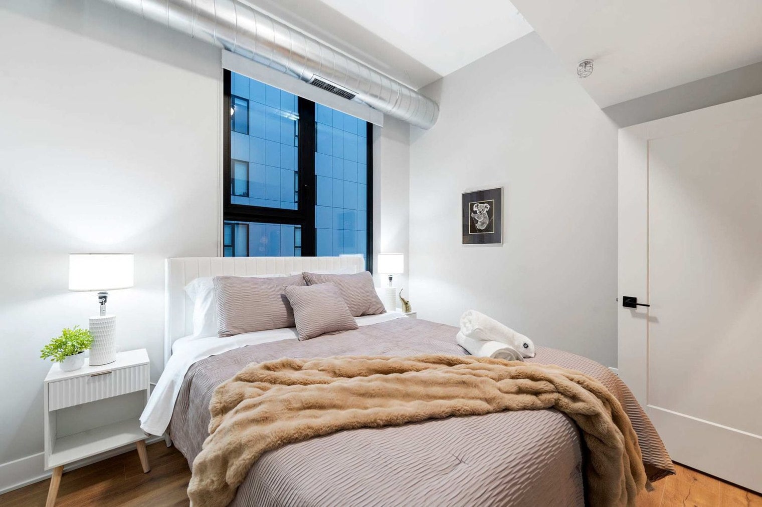 Building Photo - 6044 N Winthrop Ave