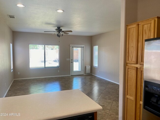 Building Photo - 4008 E Ironhorse Rd