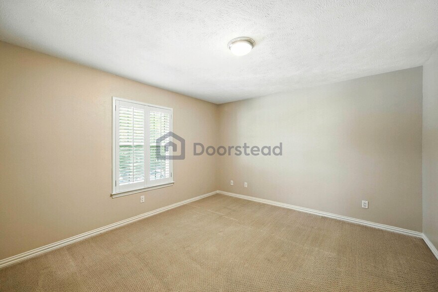 Building Photo - 6009 Sandhurst Ln