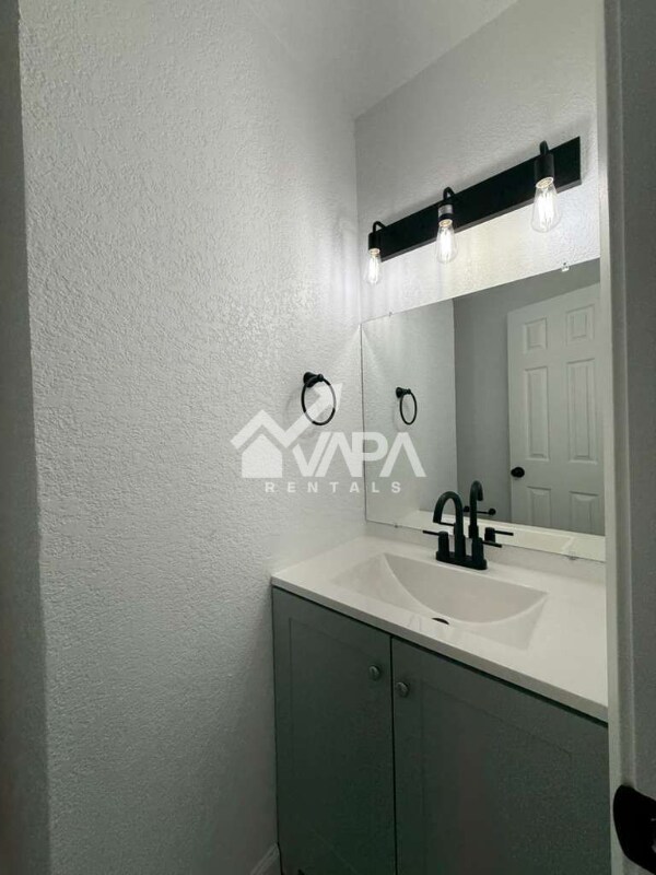 Building Photo - 9923 Birch Field Dr