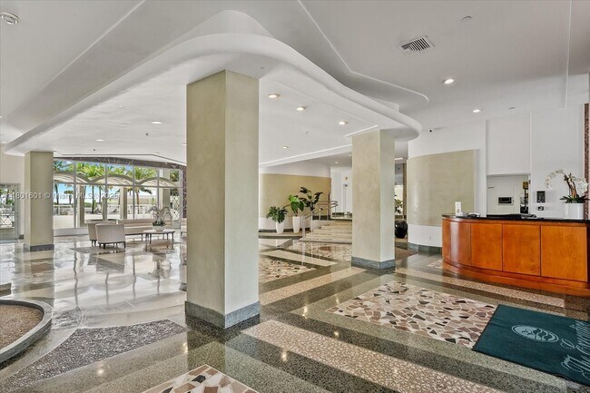 Building Photo - 4925 Collins Ave
