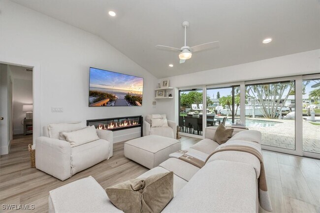 Building Photo - 1570 Bonita Ln