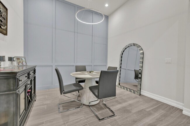 Building Photo - 138 Palma St