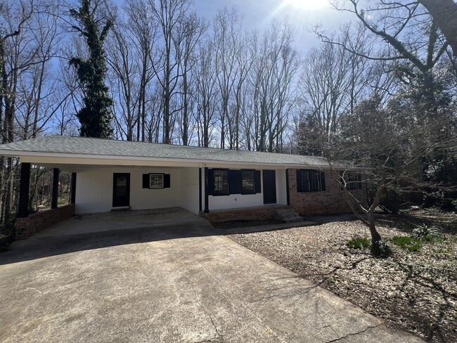 Building Photo - 1051 Crooked Creek Rd