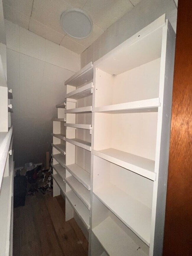 Building Photo - 2167