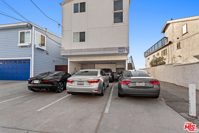 Building Photo - 6955 Trolleyway S