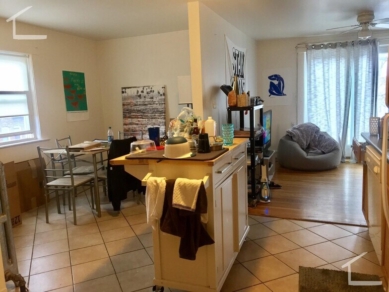 Building Photo - 70 Chester St