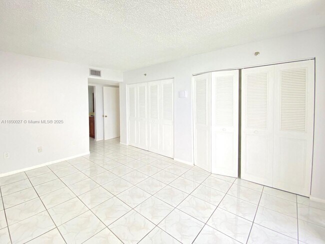Building Photo - 6830 Indian Creek Dr