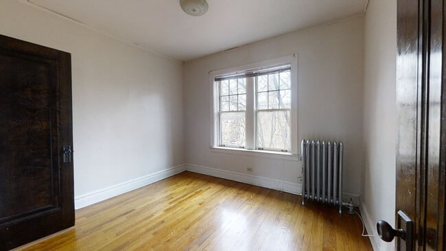 Building Photo - 822 Reba Pl