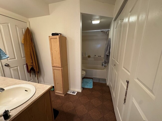 Building Photo - 19448 Highland Ridge Dr