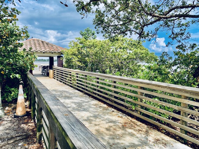 Building Photo - 1420 N Federal Hwy