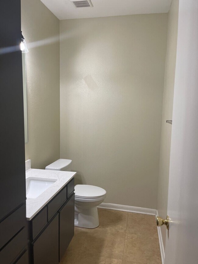 Building Photo - College Station - 4 Bedroom / 2.5 Bath / 2...
