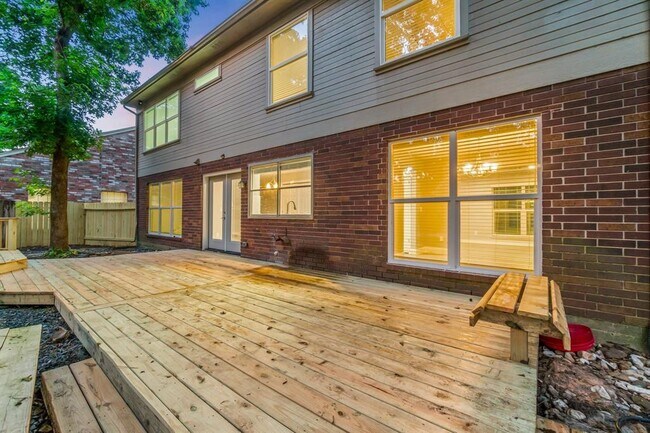 Building Photo - 139 W Village Knoll Cir