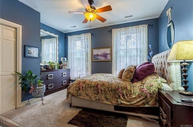 Building Photo - Large 2 Story House, Large Fenced In Yard, Wood Floors, Central Air, Quiet Community