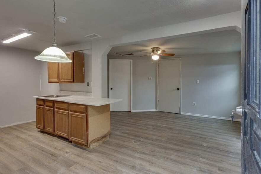 Building Photo - 10611 Woodleaf Dr