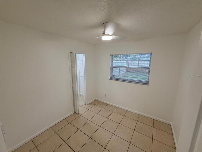 Building Photo - 2510 Sandalwood Dr