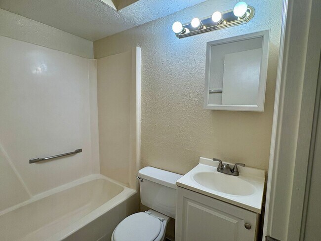 Building Photo - 901 US-77