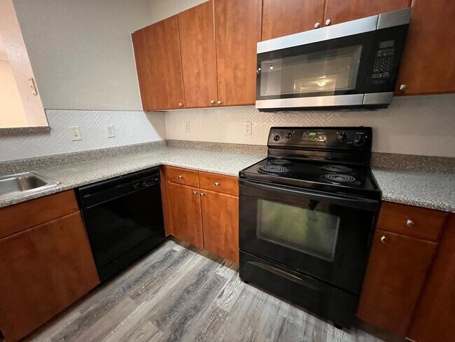 Building Photo - 202 E South St