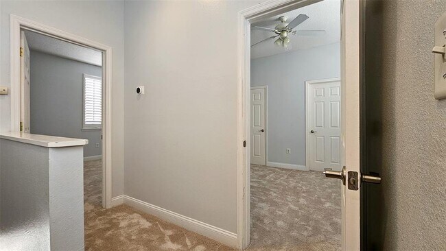 Building Photo - 608 S Matanzas Ave