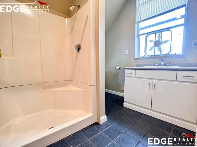 Building Photo - 555 Washington St