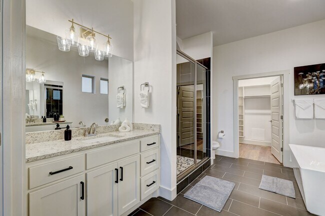 Building Photo - Stunning 4 Bedroom 3 Bath Home