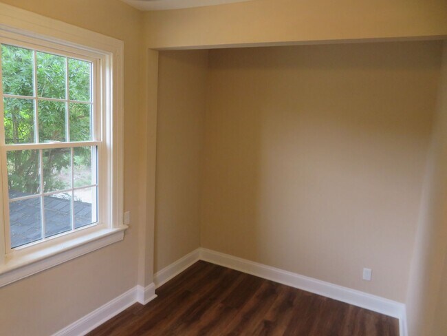 Building Photo - Newly renovated and updated home in Historic Petersburg.