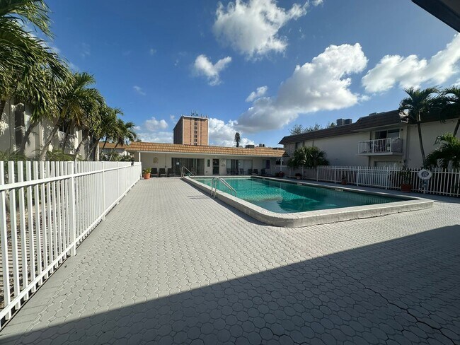Building Photo - FAST APPROVAL !  1 bed 1 bath at green tee...