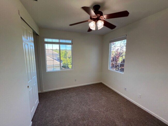 Building Photo - Beautiful Home in Cameron Park with Pool and Greenbelt Views!