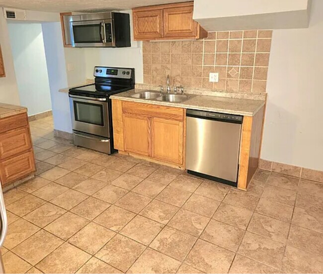 Building Photo - Beautiful 3-Bedroom Garden Apartment in the Heart of Salt Lake City