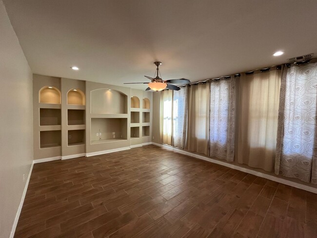 Building Photo - 5 Bedroom Home in the Montelena Neighborho...