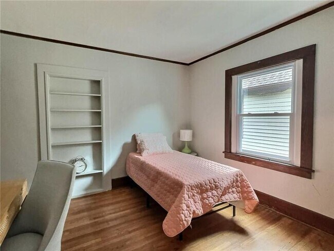 Building Photo - 350 Augustine St