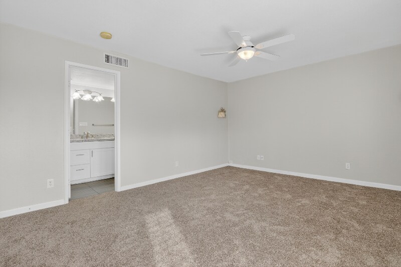 Building Photo - 6843 E Redfield Rd