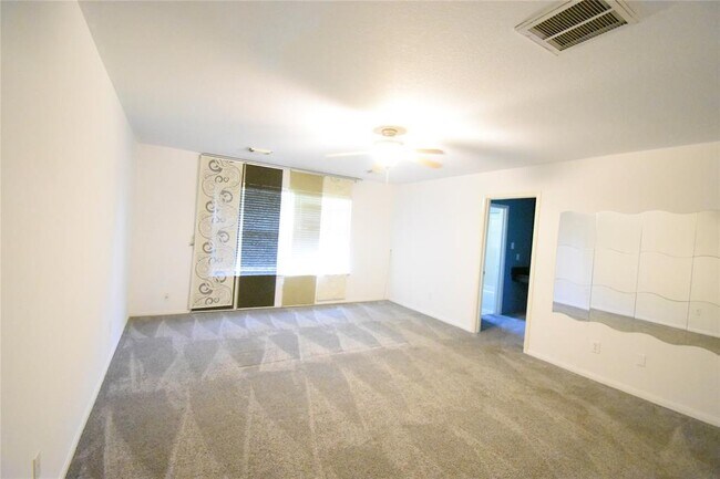 Building Photo - 10942 Heather Trail Dr
