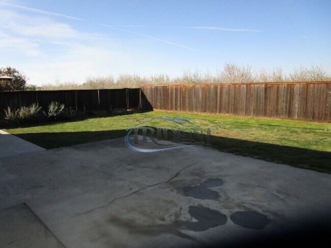 Building Photo - Beautiful 2 story Yuba City home